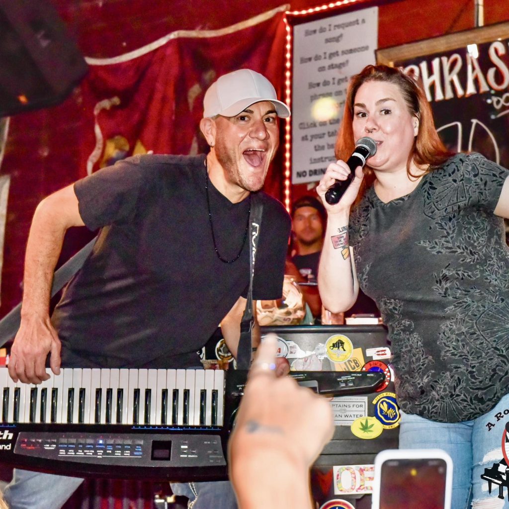 Entertainer and guest singing together at Savannah Smiles